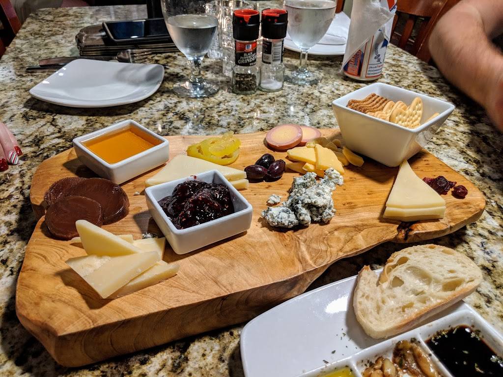 The Boro Restaurant & Bar | restaurant | 109 Front St, Swansboro, NC 28584, USA | 9103250502 OR +1 910-325-0502