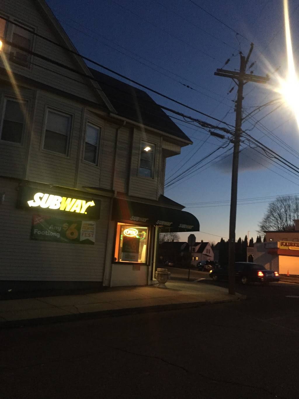 Subway | restaurant | 1552 Wood Ave, Bridgeport, CT 06604, USA | 2034165181 OR +1 203-416-5181