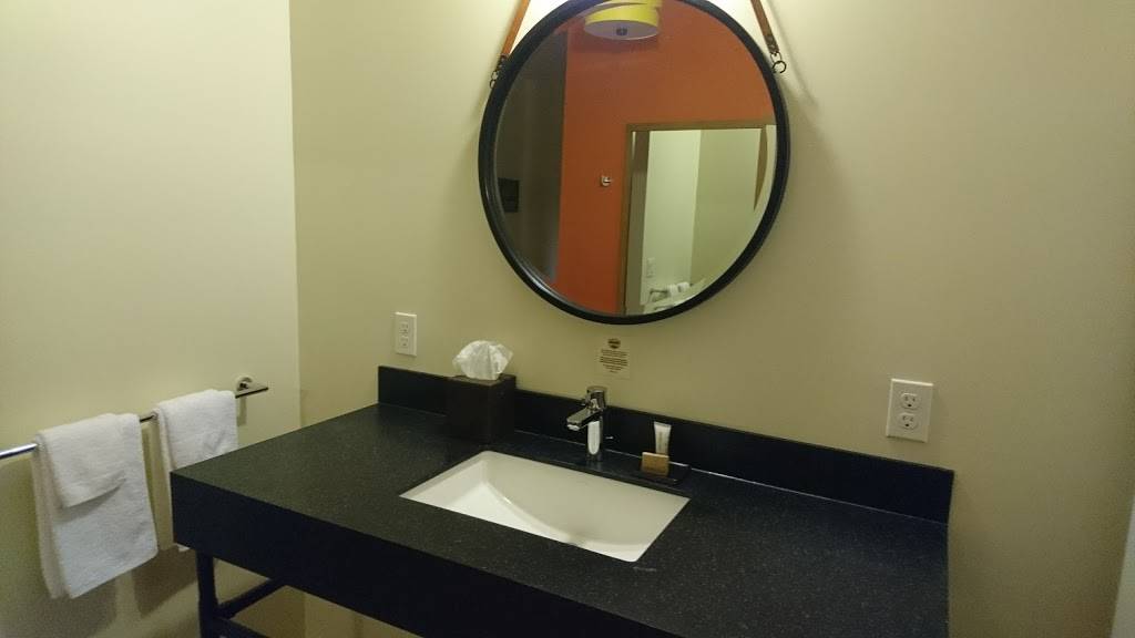 Rush Creek Lodge at Yosemite | restaurant | 34001 State Rte 120, Groveland, CA 95321, USA | 2093792373 OR +1 209-379-2373