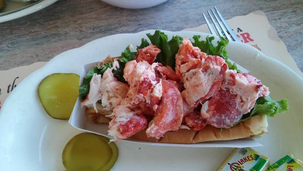 Foxs Lobster House | restaurant | 8 Sohier Park Rd, York, ME 03909, USA | 2073632643 OR +1 207-363-2643