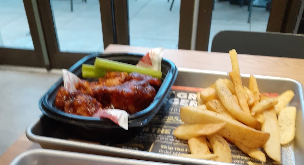 Fatburger & Buffalos Express | restaurant | 365 Coneflower Dr, Garland, TX 75040, USA | 9724964035 OR +1 972-496-4035