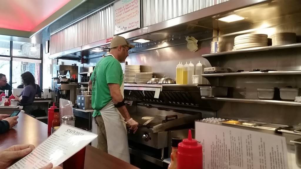 Stavs Diner | cafe | 2932 E Broad St, Columbus, OH 43209, USA | 6147254330 OR +1 614-725-4330