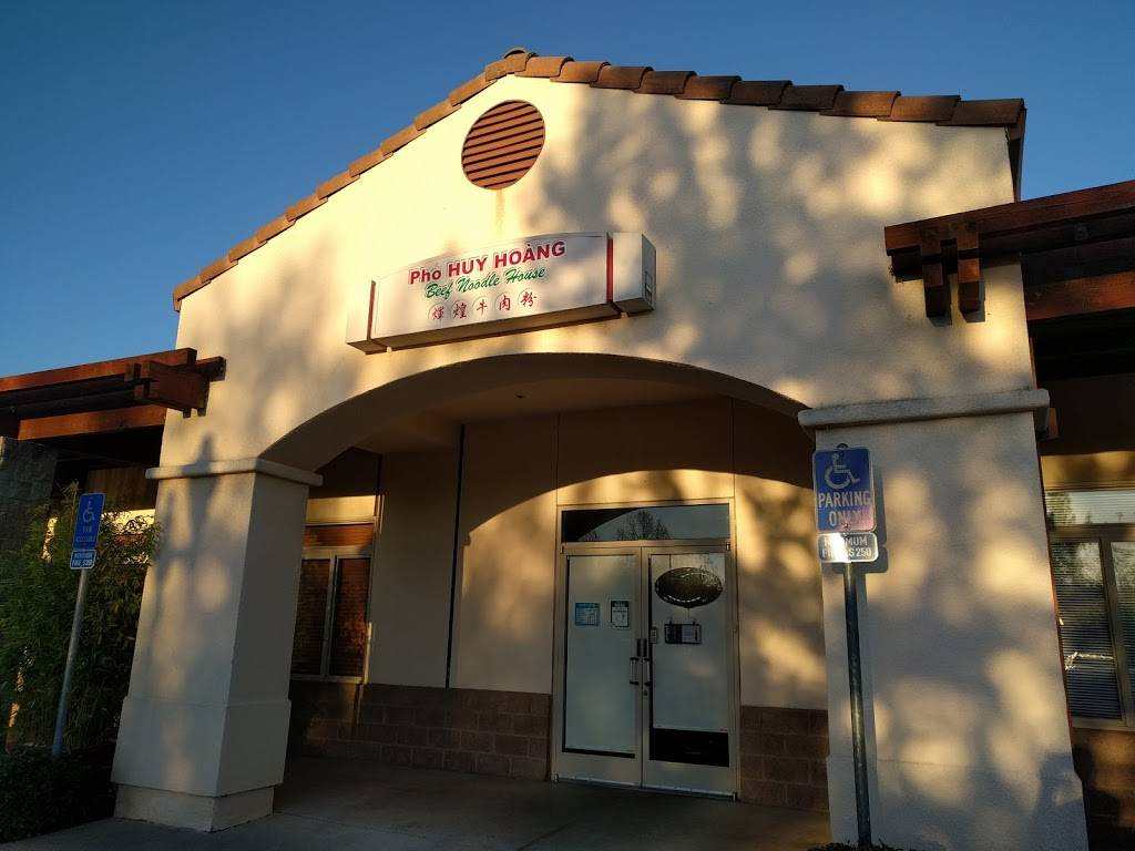 Pho Huy Hoang | restaurant | 9080 Laguna Main St, Elk Grove, CA 95758, USA | 9166831101 OR +1 916-683-1101