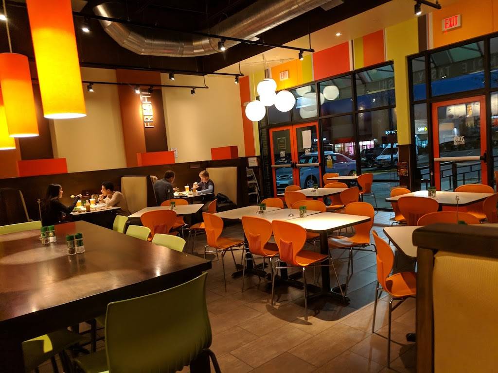Zoës Kitchen | restaurant | 3901 Old Forest Rd Suite G701, Lynchburg, VA 24501, USA | 4343851901 OR +1 434-385-1901