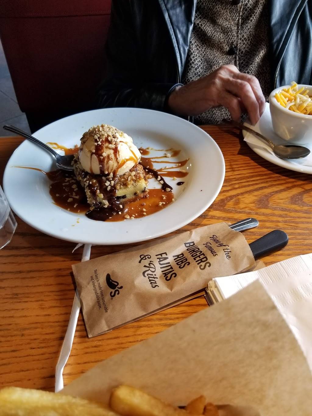 Chilis Grill & Bar | restaurant | 8100 Giacosa Pl, Memphis, TN 38133, USA | 9013723132 OR +1 901-372-3132