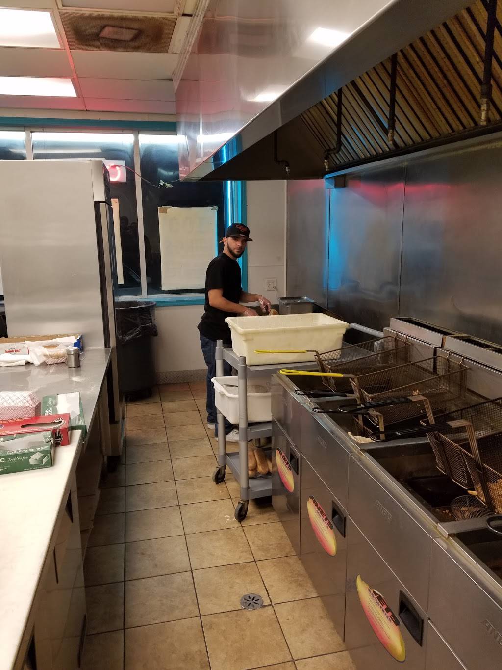 Sharks Fish and chicken | restaurant | 511 Vermont St, Gary, IN 46402, USA | 2198819100 OR +1 219-881-9100