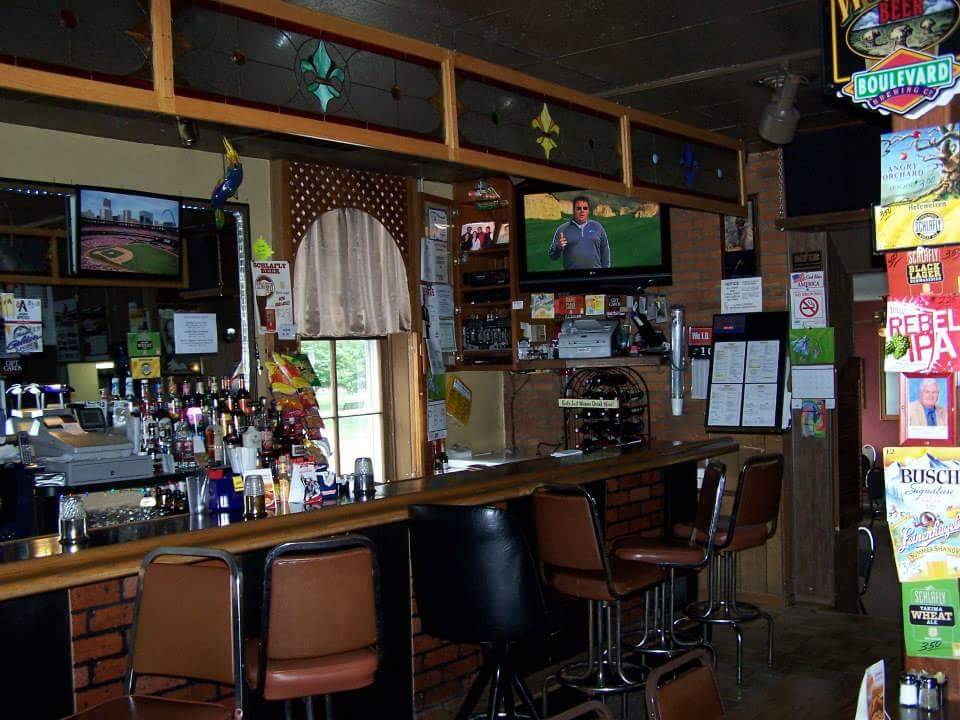 Marx Brothers Lounge | restaurant | 1000 Laurel St, Highland, IL 62249, USA | 6186547222 OR +1 618-654-7222