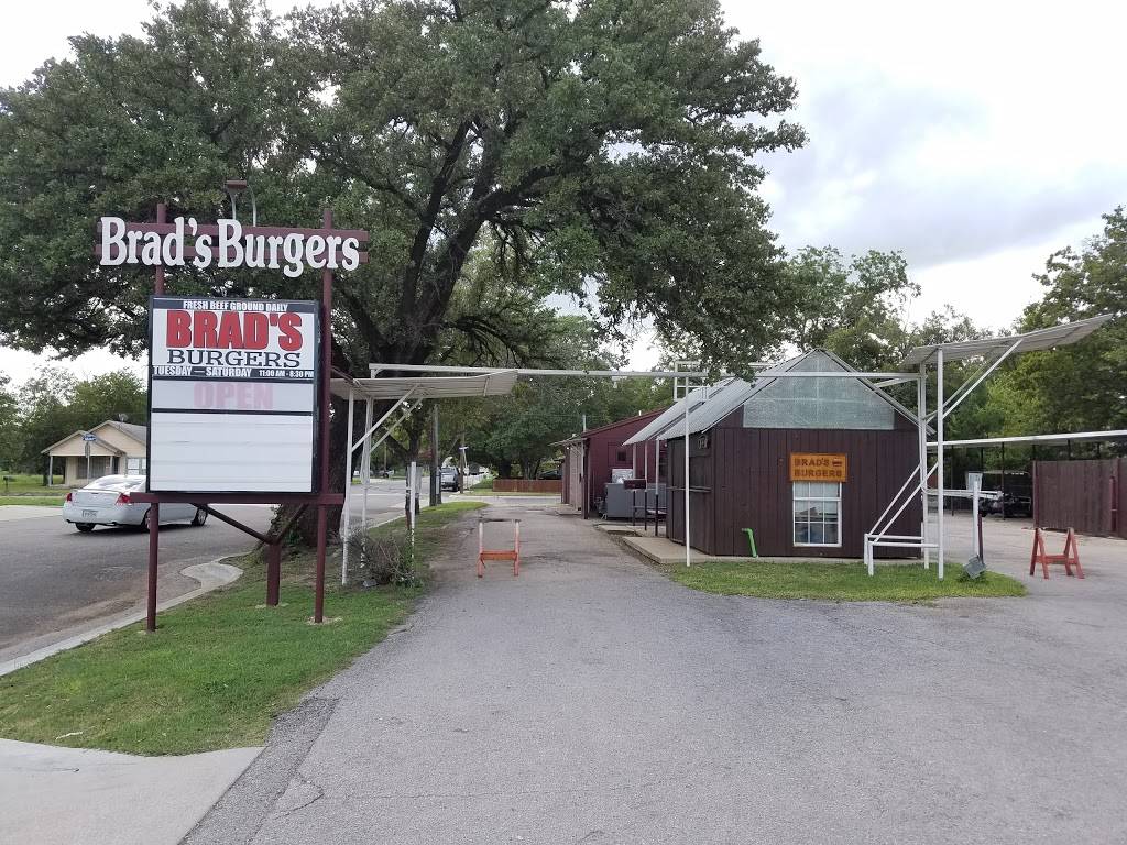 Brads Burgers | restaurant | 105 W 6th St, Lampasas, TX 76550, USA | 5125563144 OR +1 512-556-3144
