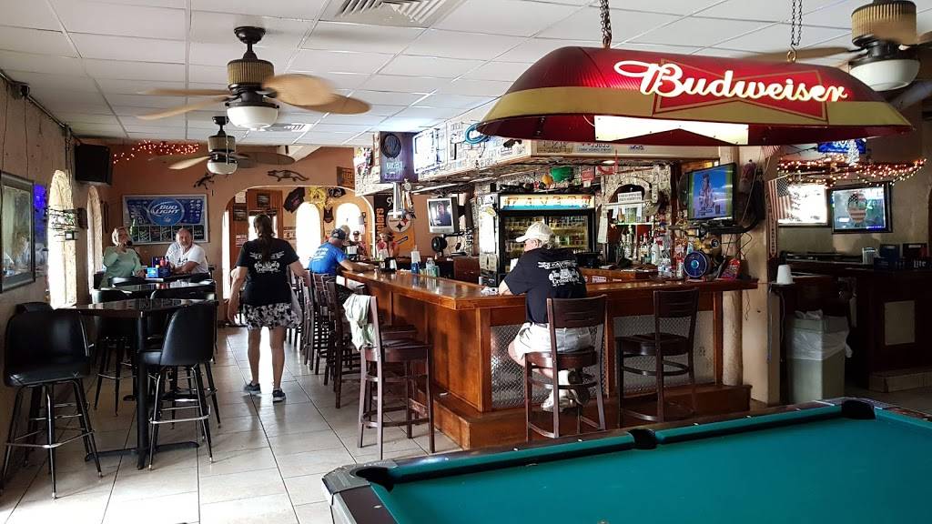 Gators Crossroad | restaurant | 19830 Tamiami Trail E, Naples, FL 34114, USA | 2393940288 OR +1 239-394-0288