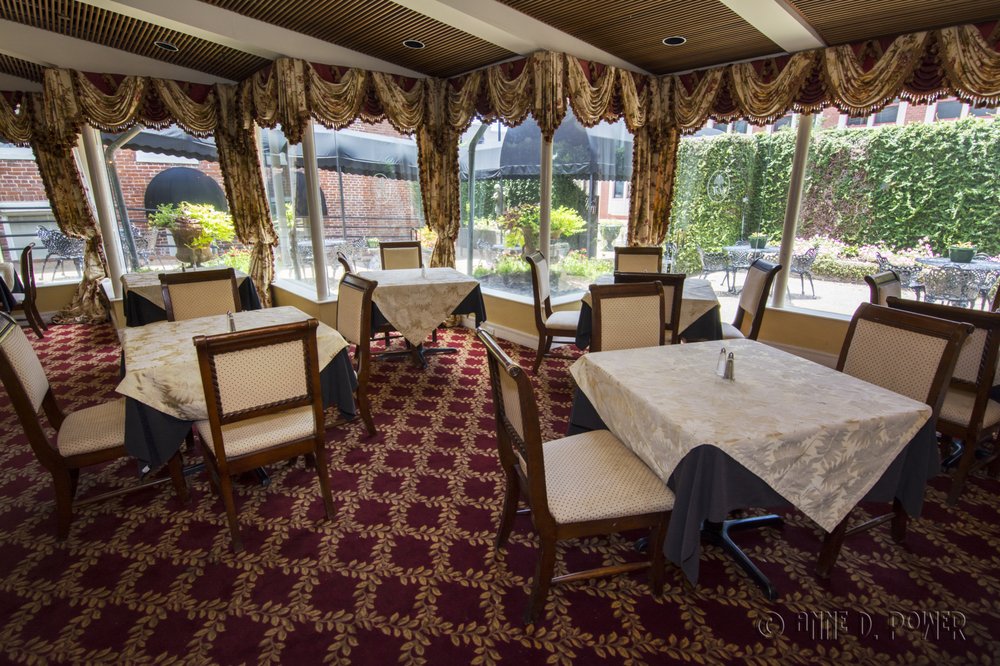 The Guest House Restaurant | restaurant | 201 N Pearl St, Natchez, MS 39120, USA | 6014428848 OR +1 601-442-8848