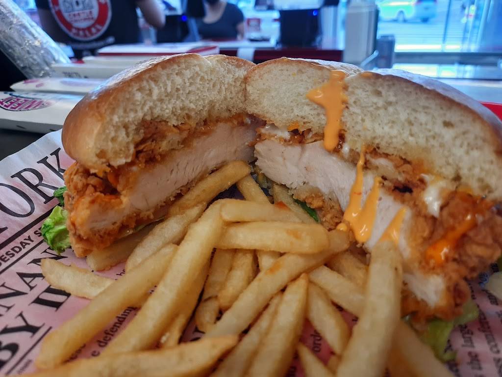 Castle Chicken | restaurant | 86-55 Broadway, Queens, NY 11373, USA | 7184339241 OR +1 718-433-9241