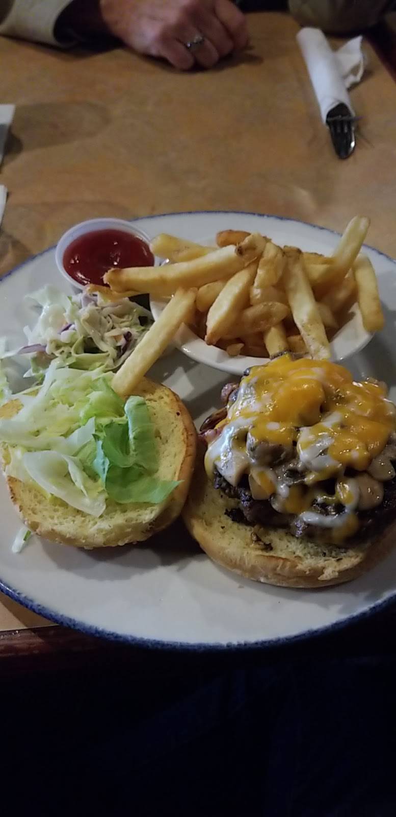 Red Rock Canyon | restaurant | 365 N Front St, Belleville, ON K8P 5A5, Canada | 6139668210 OR +1 613-966-8210