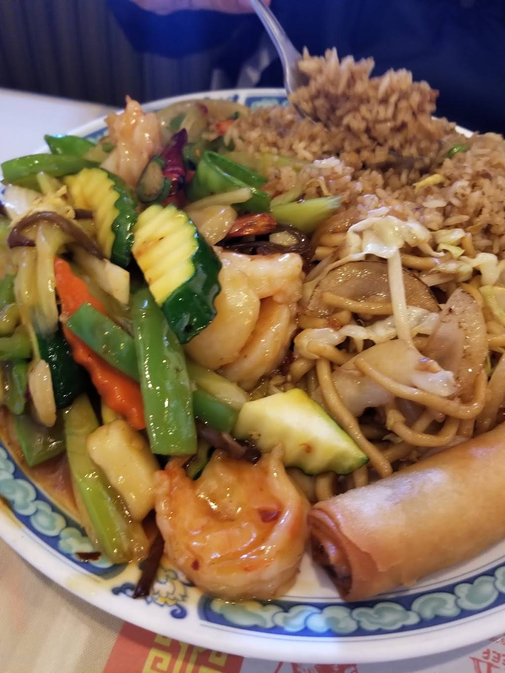 Red Chopstix | restaurant | 9672 Elk Grove Florin Rd, Elk Grove, CA 95624, USA | 9166862255 OR +1 916-686-2255