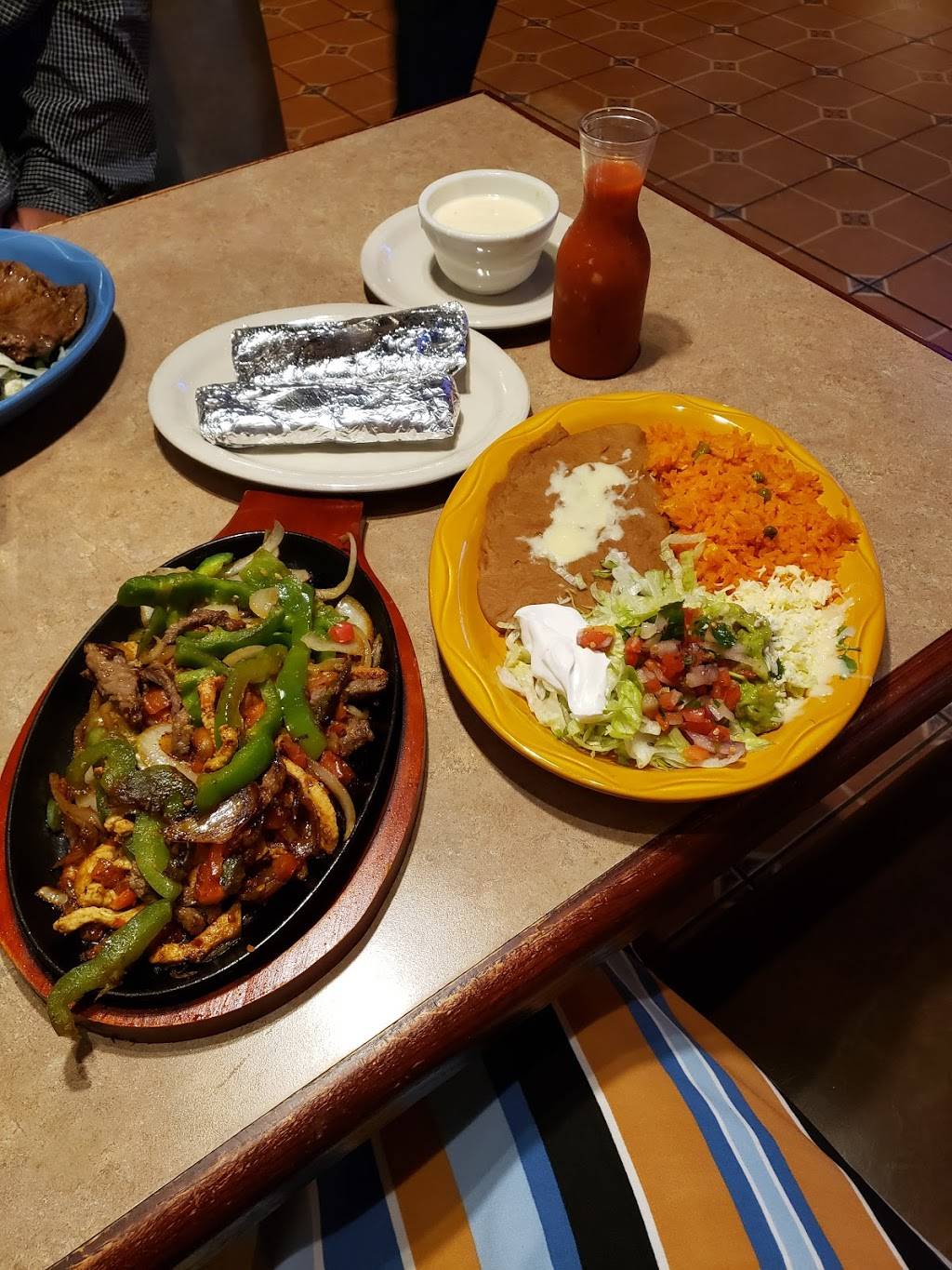 El Vallarta | restaurant | 8045 S 83rd Ave, La Vista, NE 68128, USA | 4023311613 OR +1 402-331-1613