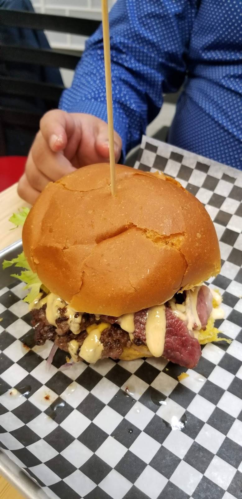 Top Gun Burger | restaurant | 16 Jutland Rd, Etobicoke, ON M8Z 2G9, Canada | 4162512777 OR +1 416-251-2777