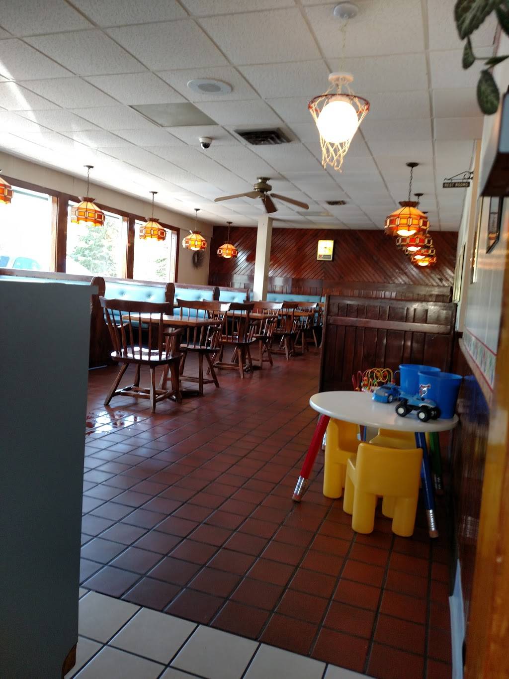 Beef-A-Roo | restaurant | 727 Riverside Plz, Iron River, MI 49935, USA | 9062655266 OR +1 906-265-5266