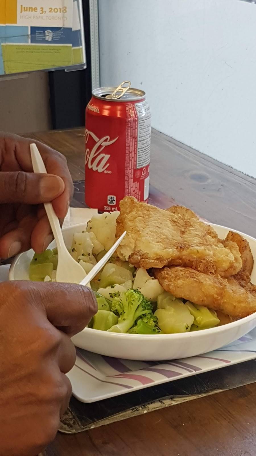 High Park Deli Express | restaurant | 1960 Bloor St W, Toronto, ON M6P 3K9, Canada | 4167693223 OR +1 416-769-3223