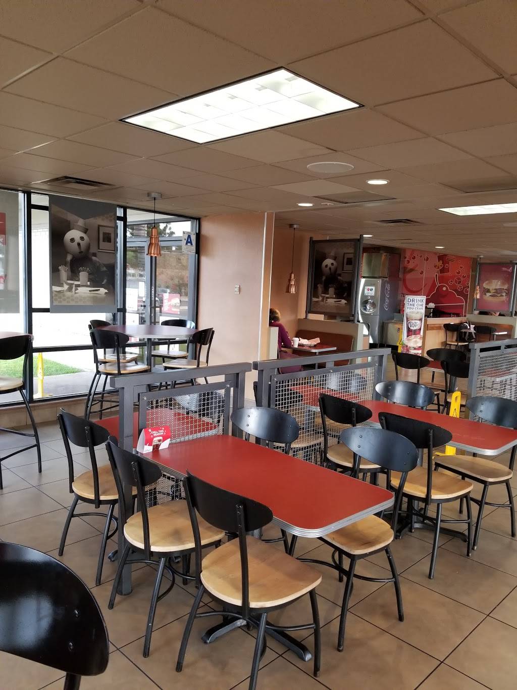 Jack in the Box | restaurant | 140 Broadway, El Cajon, CA 92021, USA | 6194424747 OR +1 619-442-4747