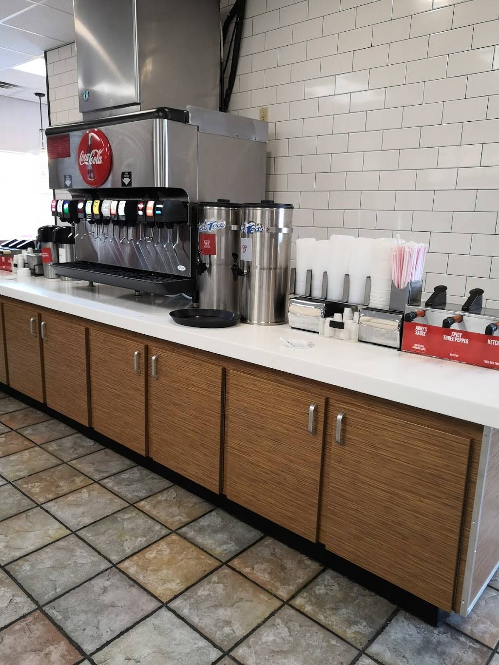 Arbys | meal takeaway | 1604 N Belt Hwy, St Joseph, MO 64506, USA | 8162327114 OR +1 816-232-7114