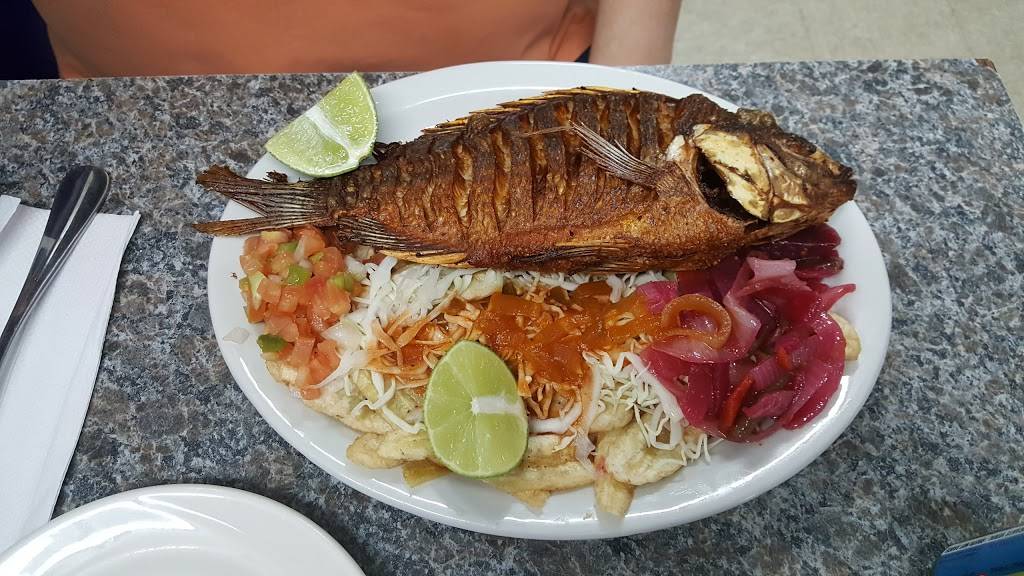 El Rincon Catracho | restaurant | 1352 Henderson Ave, Des Moines, IA 50316, USA | 5158033382 OR +1 515-803-3382