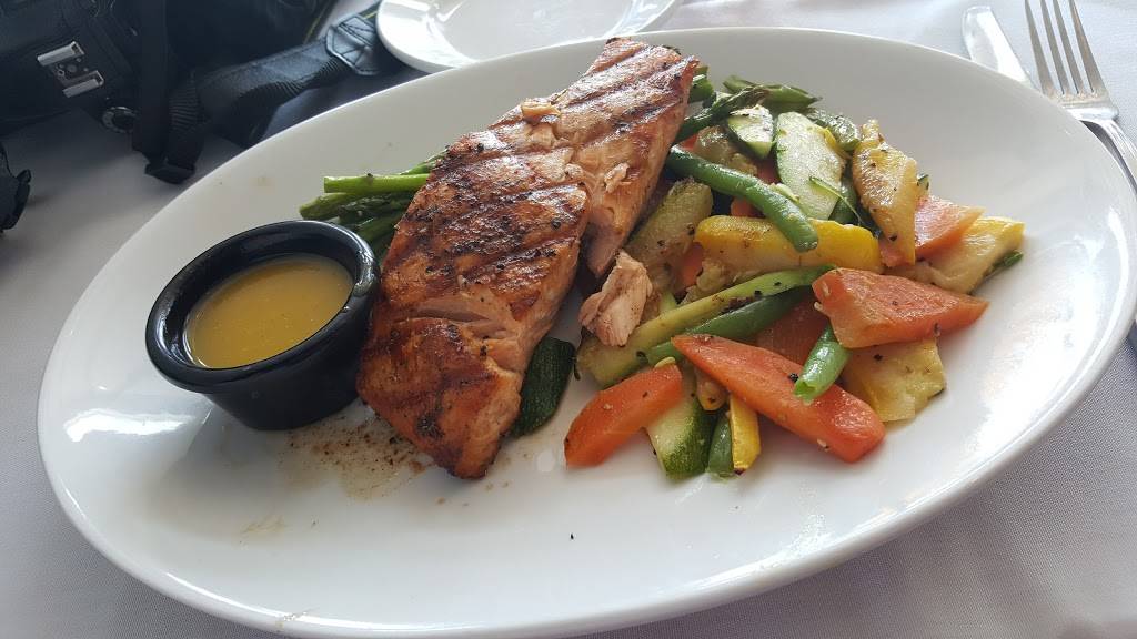 The Cove Restaurant & Marina | restaurant | 392 Davol St, Fall River, MA 02720, USA | 5086724540 OR +1 508-672-4540