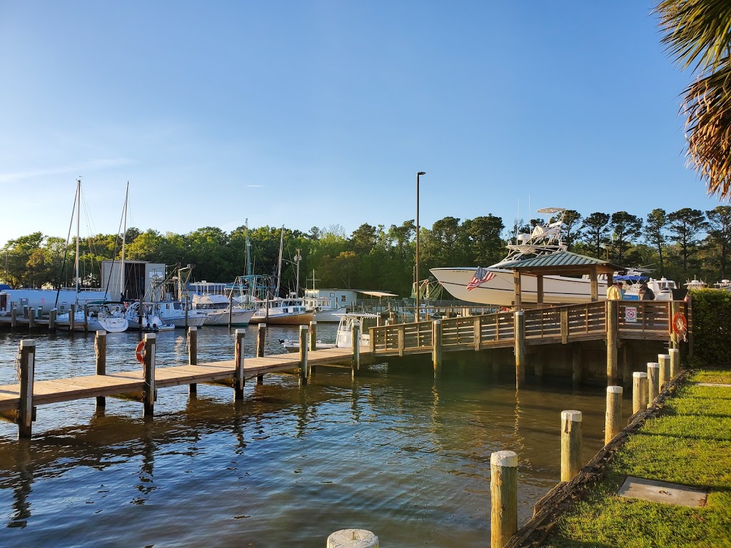 Sunset Pointe at Fly Creek Marina | restaurant | 831 N Section St, Fairhope, AL 36532, USA | 2519907766 OR +1 251-990-7766
