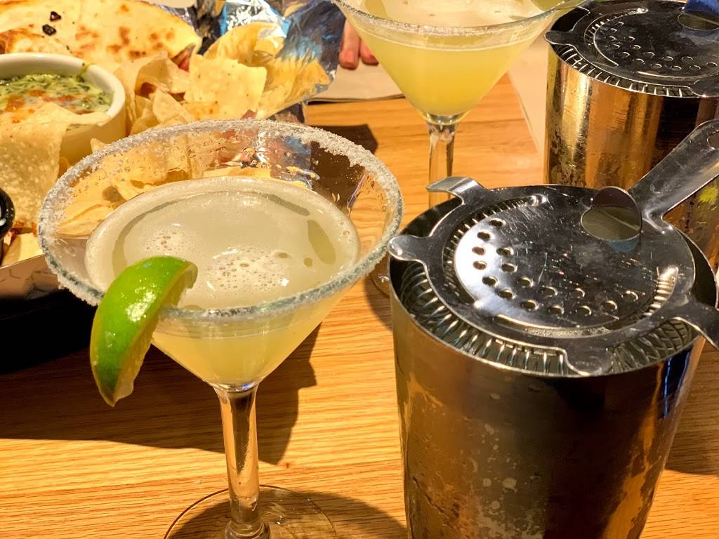 Applebees Grill + Bar | restaurant | 61-48 188th St, Fresh Meadows, NY 11365, USA | 7182641222 OR +1 718-264-1222