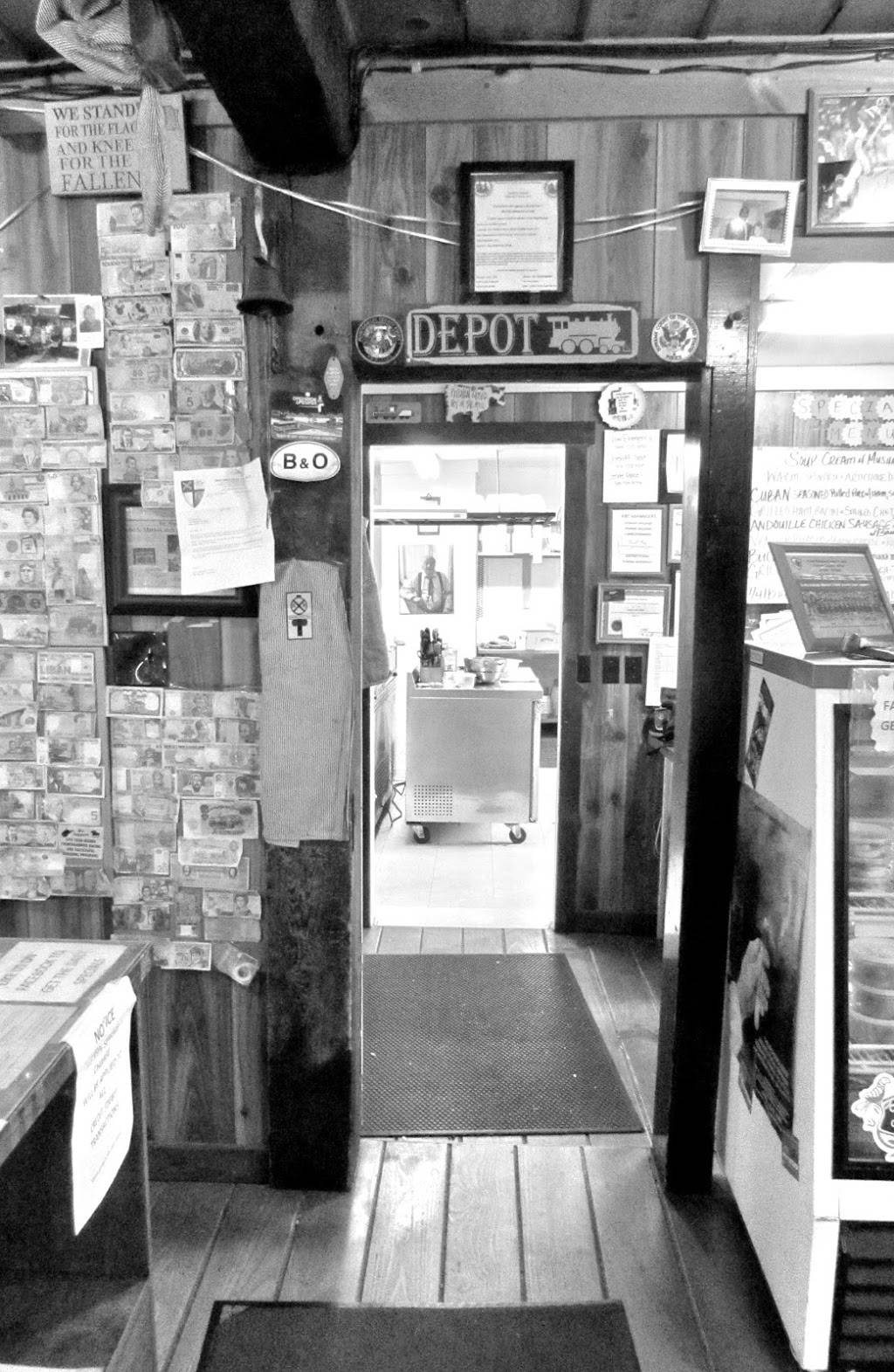 Railside Market | restaurant | 2871 Summit Point Rd, Summit Point, WV 25446, USA | 3047240012 OR +1 304-724-0012