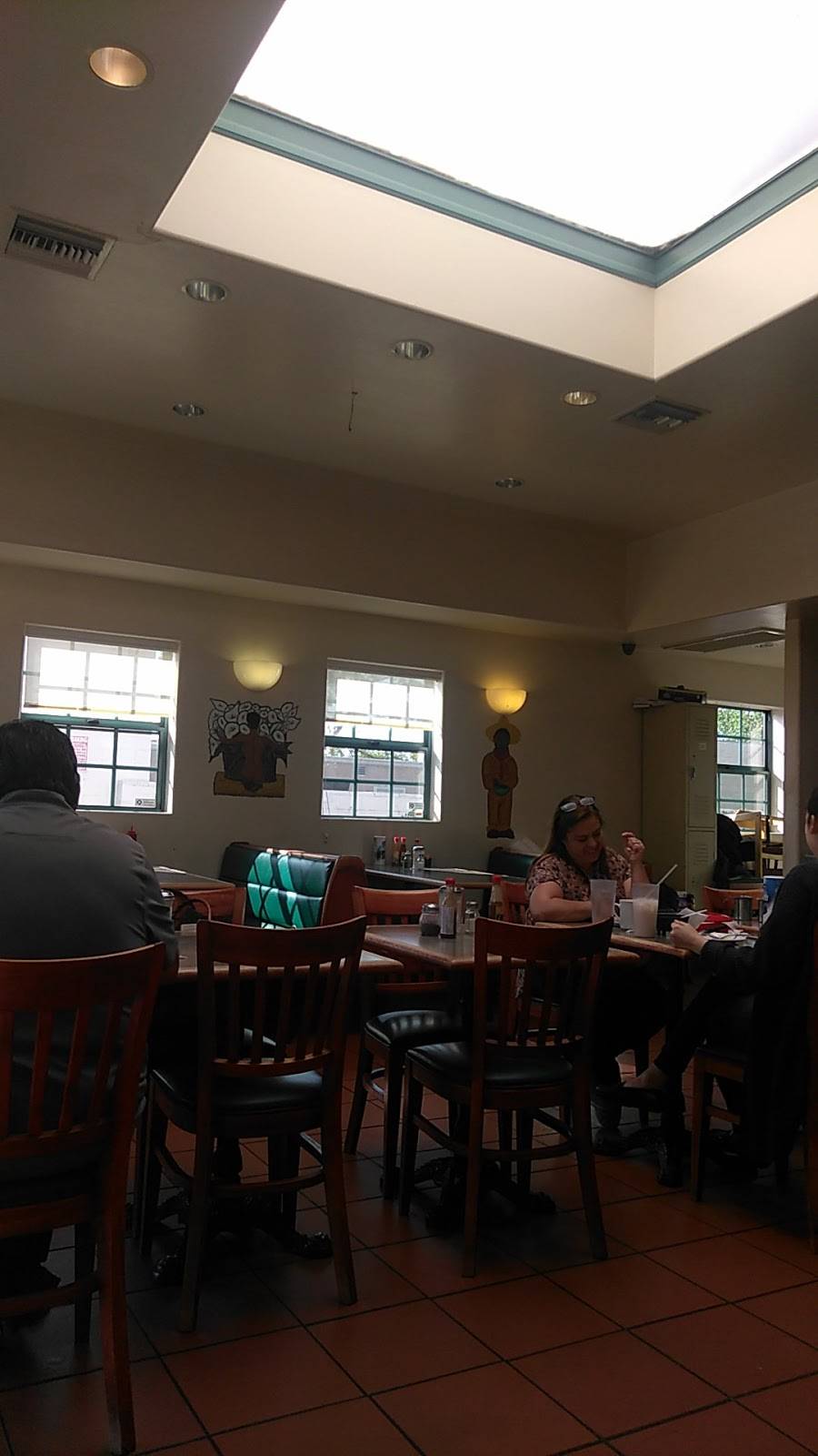 El Nayarit | restaurant | 657 N Maclay Ave, San Fernando, CA 91340, USA | 8188983651 OR +1 818-898-3651