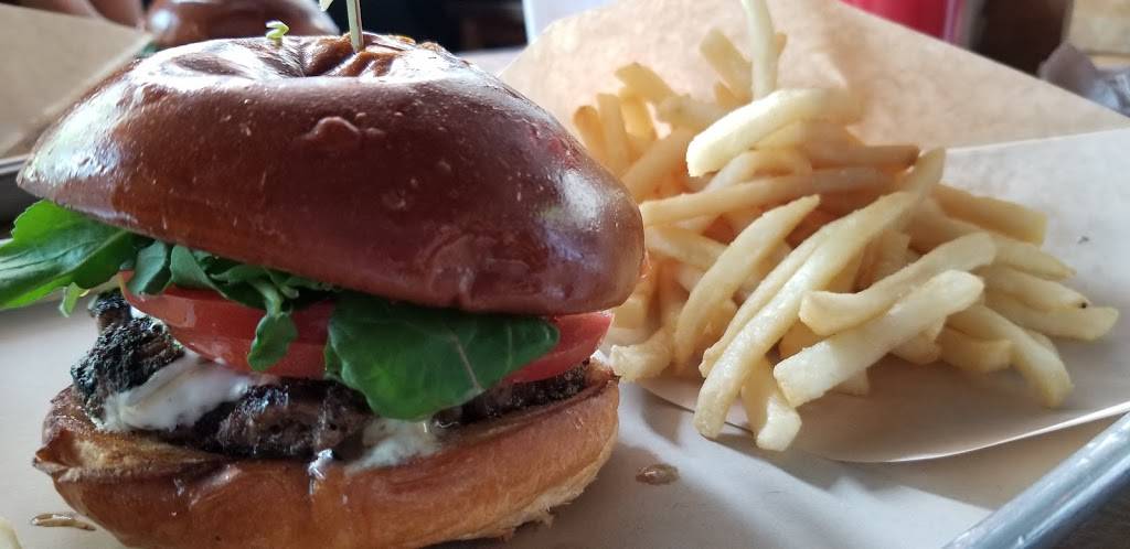 Chop House Burger | restaurant | 1501 Main St, Dallas, TX 75201, USA | 2147412747 OR +1 214-741-2747