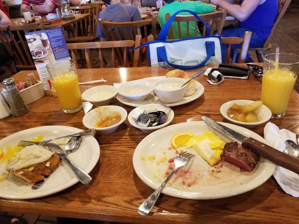 Cracker Barrel Old Country Store | restaurant | 2101 N Kenyon Rd, Urbana, IL 61802, USA | 2173449087 OR +1 217-344-9087