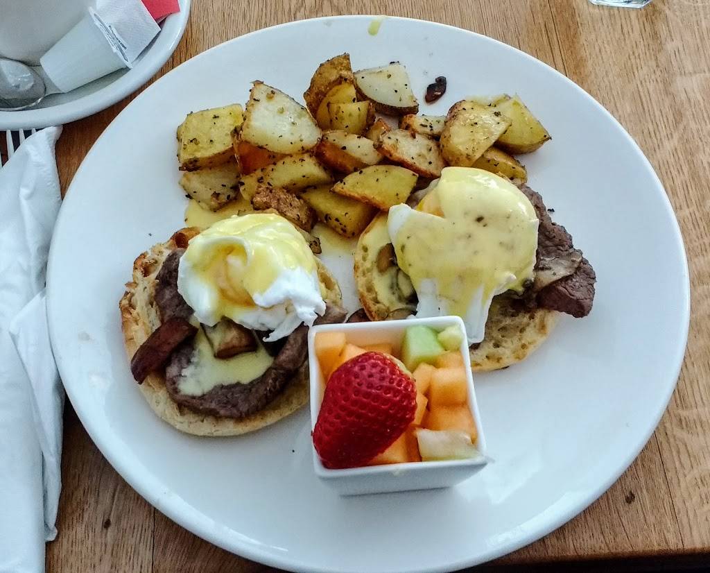 Berry Hill Food Company | restaurant | 82 King St W, Oshawa, ON L1H 1A6, Canada | 9052409055 OR +1 905-240-9055