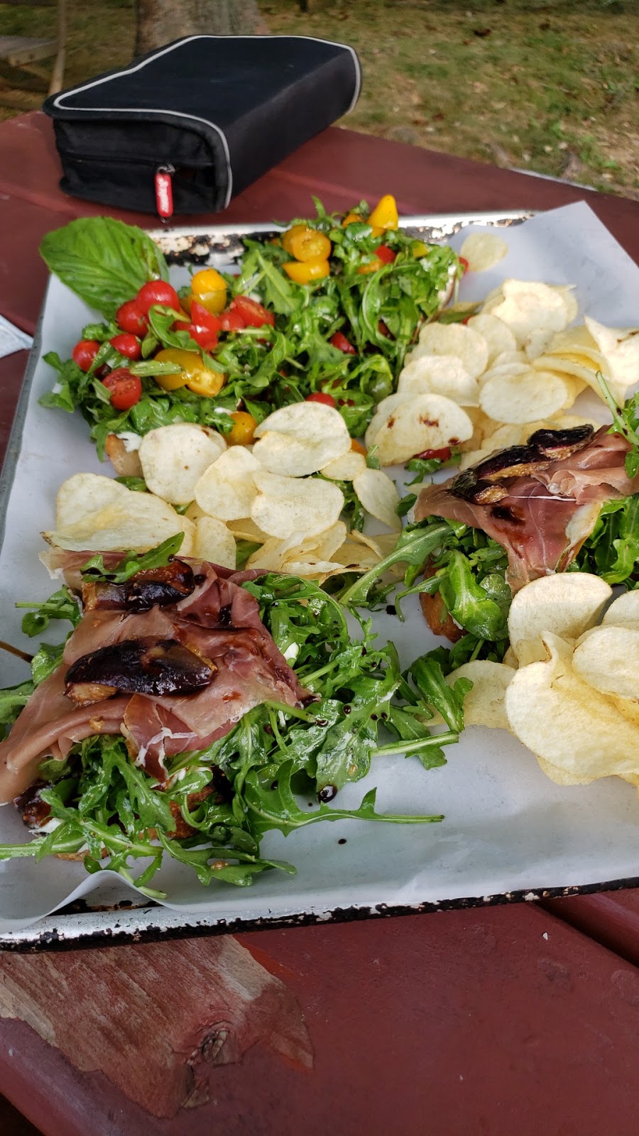 Three Sisters | restaurant | 443 Old Town Rd, New Shoreham, RI 02807, USA | 4014669661 OR +1 401-466-9661