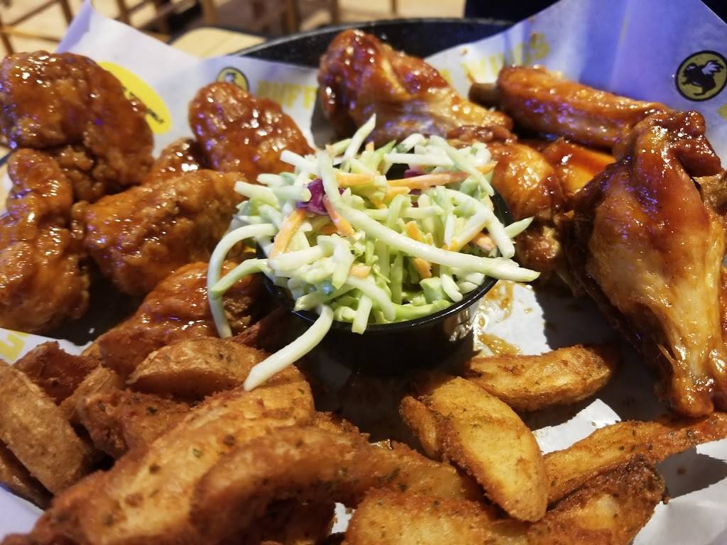 Buffalo Wild Wings | meal takeaway | 18425 Orchard Trail, Lakeville, MN 55044, USA | 9528982999 OR +1 952-898-2999