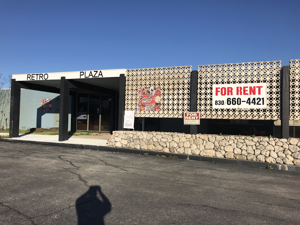 Emily’s Snacks | meal takeaway | 205 N King St, Seguin, TX 78155, USA | 9564087996 OR +1 956-408-7996