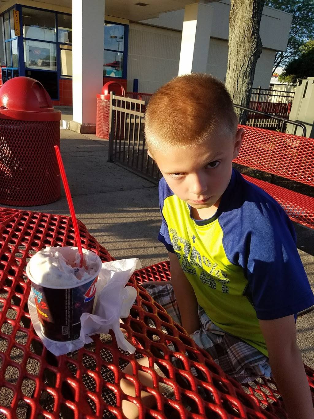 Dairy Queen Ltd Brazier | restaurant | 5668 N Springboro Pike, Dayton, OH 45449, USA | 9372969125 OR +1 937-296-9125