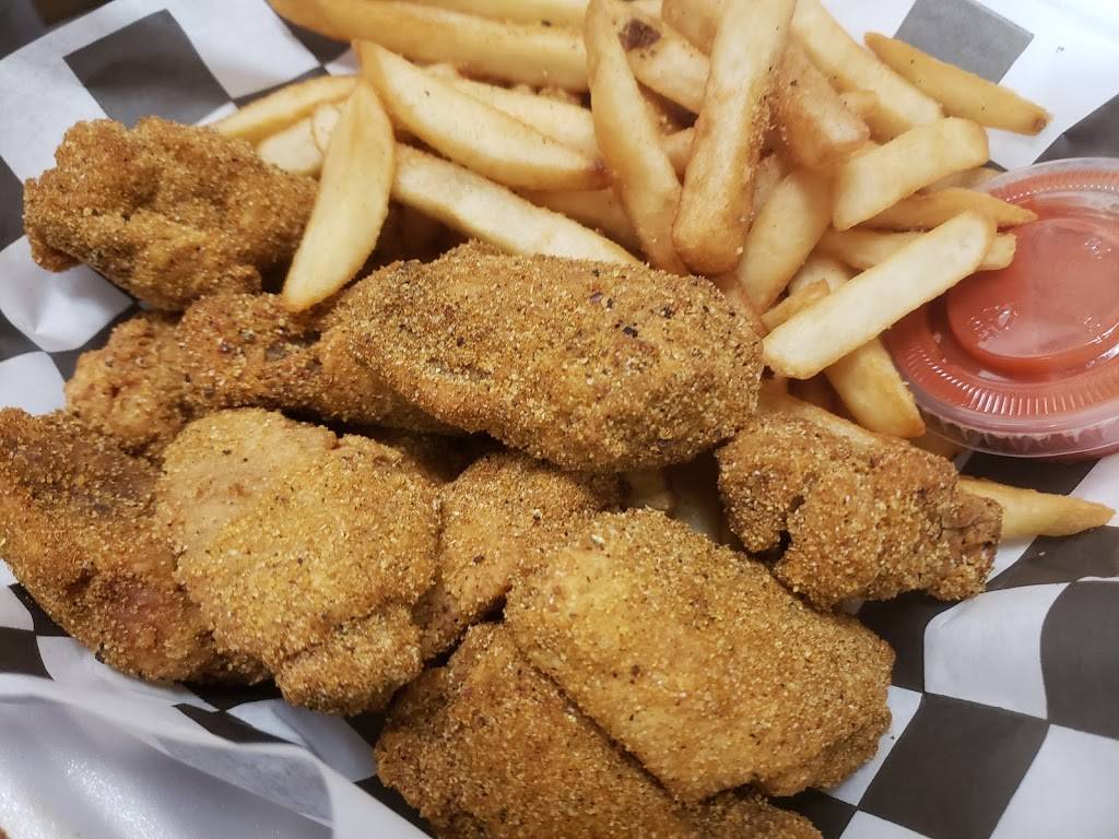 Oms Chicken n Fish n Burger | restaurant | 2702 E Washington Ave, Madison, WI 53704, USA | 6082861804 OR +1 608-286-1804