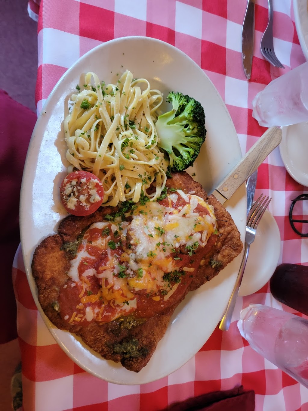 Tavern at the Lodge | restaurant | 5952 Main St, Bonners Ferry, ID 83805, USA | 2082677268 OR +1 208-267-7268