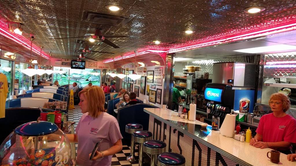 Mels Classic Diner | restaurant | 119 Wears Valley Rd, Pigeon Forge, TN 37863, USA | 8654292184 OR +1 865-429-2184