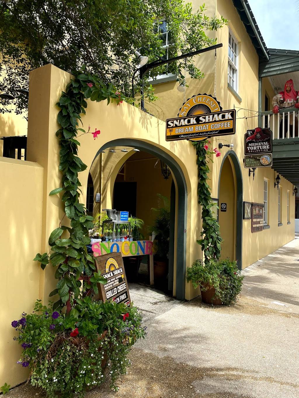 Snack Shack | restaurant | 100 St George St, St. Augustine, FL 32084, USA | 9042170170 OR +1 904-217-0170