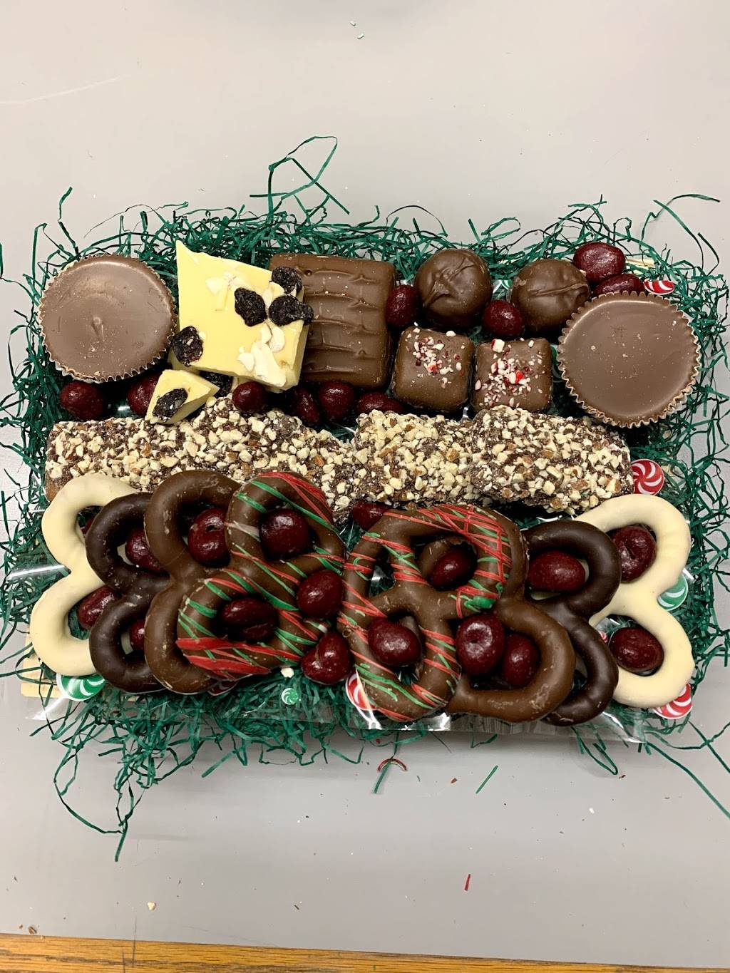 Sweet Street Candies and Goodies | restaurant | 17 W St Charles Rd, Lombard, IL 60148, USA | 6306278510 OR +1 630-627-8510