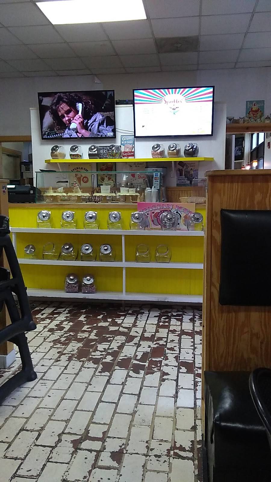 Pepperonis | restaurant | 281 Springs Fireplace Rd, East Hampton, NY 11937, USA | 6313291800 OR +1 631-329-1800