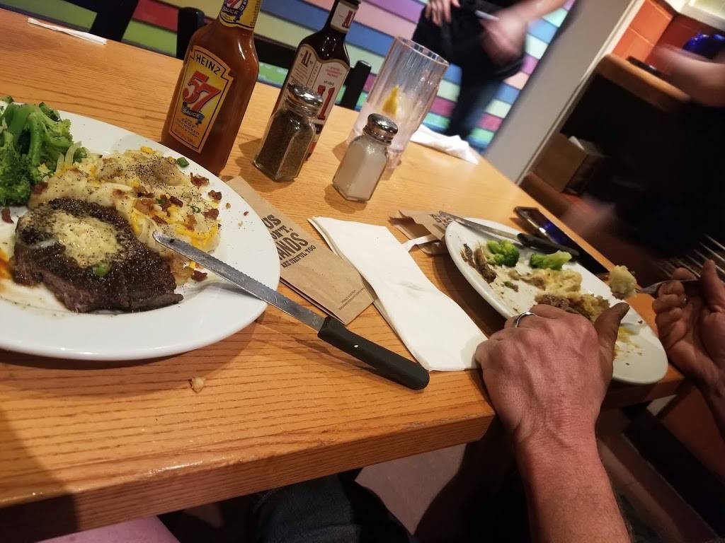 Chilis Grill & Bar | meal takeaway | 128 I-20, Weatherford, TX 76087, USA | 8175941661 OR +1 817-594-1661