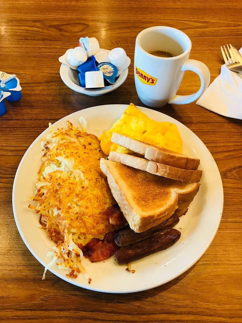 Dennys | restaurant | 2380 E Tropicana Ave, Las Vegas, NV 89119, USA | 7027397001 OR +1 702-739-7001