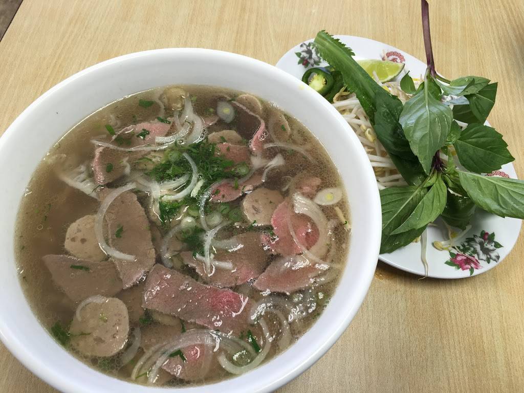 Pho 9999 | restaurant | 808 W River Dr, Davenport, IA 52802, USA | 5633233141 OR +1 563-323-3141