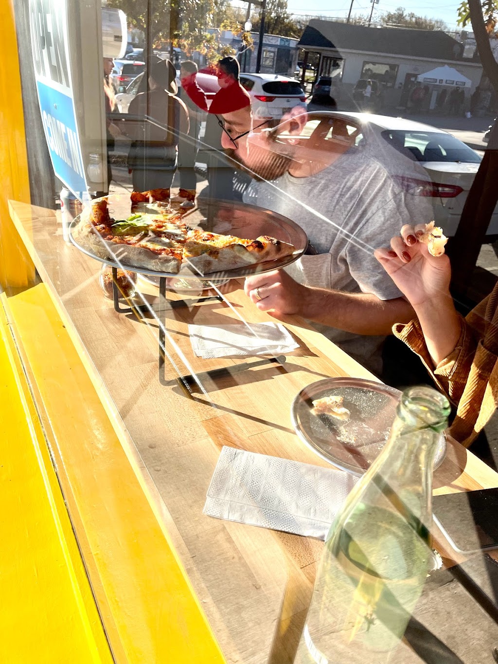 NEONY Pizza Works | restaurant | 829 W Davis St, Dallas, TX 75208, USA | 2144842485 OR +1 214-484-2485