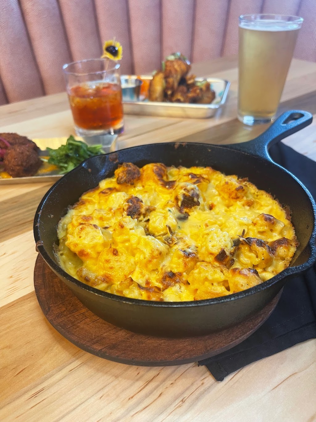 Streetcar Bar + Bites | restaurant | 2135 Thrift Rd #104, Charlotte, NC 28208, USA | 7048179443 OR +1 704-817-9443