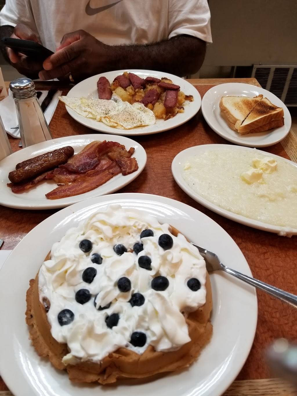 J.K. & Sons | restaurant | 801 Broadway, Brooklyn, NY 11206, USA | 7187822366 OR +1 718-782-2366