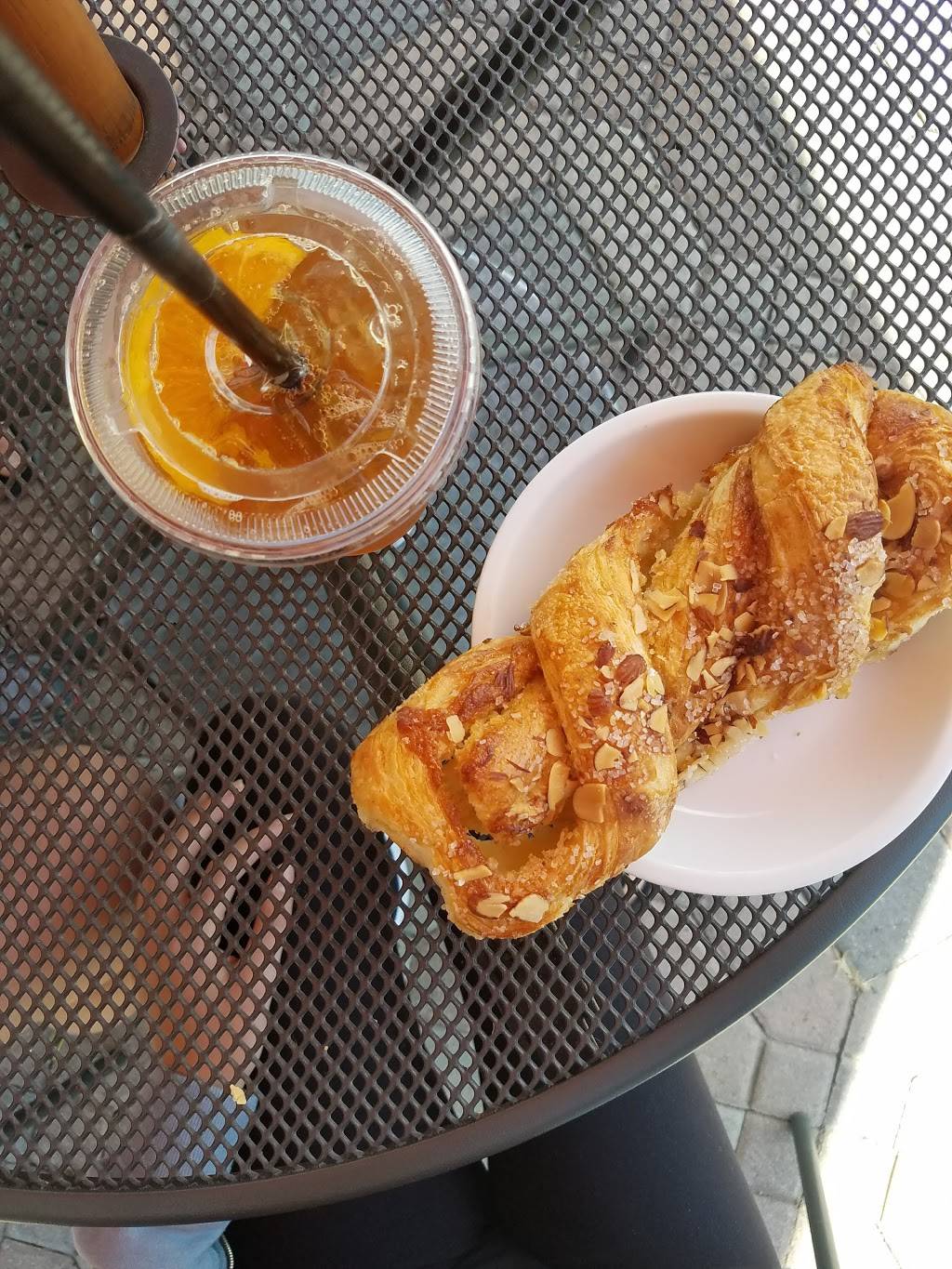 Beach Hut Deli | meal takeaway | 2 Ritz Carlton Dr #102, Dana Point, CA 92629, USA | 9495423351 OR +1 949-542-3351