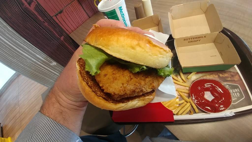 McDonalds | cafe | 727 Avenue of the Cities, East Moline, IL 61244, USA | 3097558820 OR +1 309-755-8820